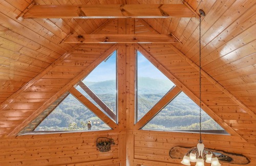 Sevierville Cabin | Nothin But Views, Free Wifi, game room, Legacy Mountain Resort, 180 degree view