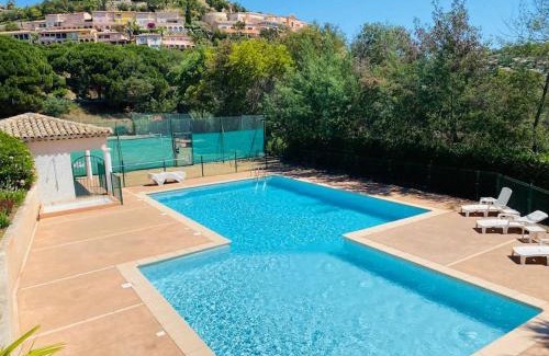 Sainte-Maxime Apartment | Notre Maísoinette Schönes Reihenendhaus mit schöner Terrasse Meerblick