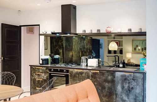 Colville Apartment | Notting Hill 2 Bed with Sauna - by Out of Office Lifestyle