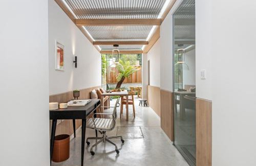 Colville Apartment | Notting Hill 2BR-2BA Private Garden Retreat