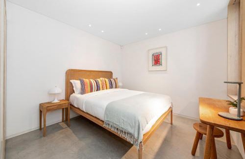 Colville Apartment | Notting Hill 2BR-2BA Private Garden Retreat