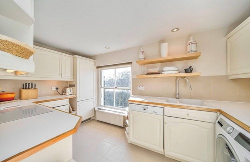 Colville Apartment | Notting Hill Luxury flat with rooftop & conservatory, 2 bedrooms