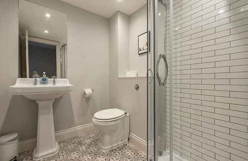 Campden Apartment | Notting Hill Studio 5 mins from Portobello Road & 10 mins from Kensington Palace
