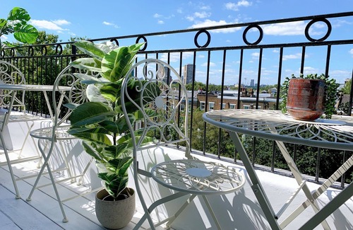 Norland Apartment | Nottinghill family-size penthouse, with amazing terrace views & alfresco dining.