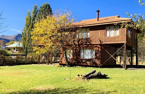 Clarens Cabin | Nougat Cabin. Luxury log cabin within walking distance of shops and restaurants.