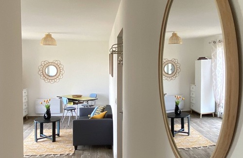 Clermont-l'Herault Apartment | Nouveau Charmant Appartement Avec vue Panoramique sur le pic Saint Loup