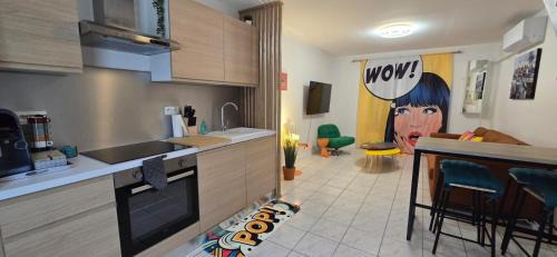 Surgeres Apartment | Nouveau ! Le Pop Appart - Fun et coloré en hypercentre de Surgères