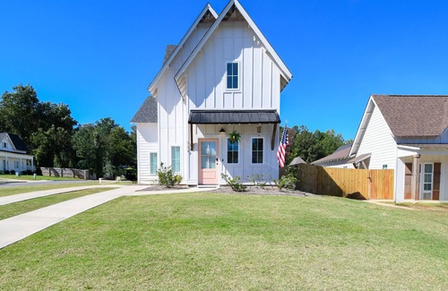 Auburn House | Nova's Nook in Beautiful Auburn!