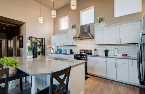 West University House | *NovDec Special* MinervaHouse~UNR~Deck~Reno~Groups~ Near Downtown~Family Fun