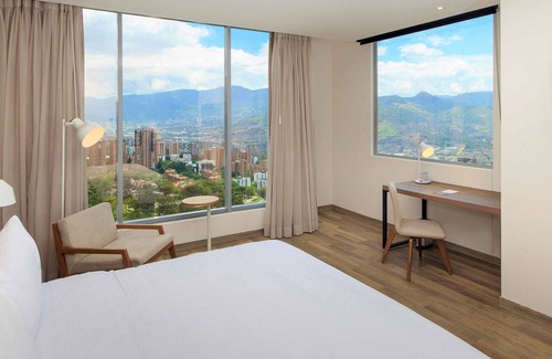 Los Naranjos Hotel | Novotel Medellín El Tesoro