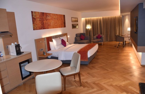 Vijayawada Hotel | Novotel Vijayawada Varun Hotel
