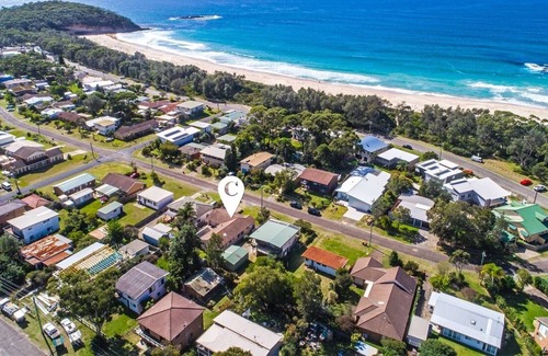 Narrawallee House | Now Available 22 Oct to 1 Nov - 120m to Beach!