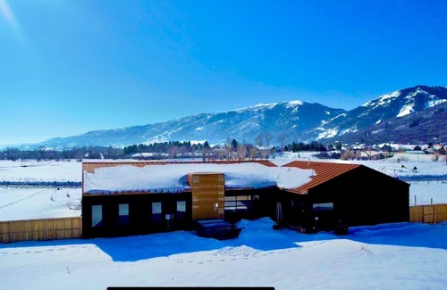Eden House | Now offering monthly rentals at reduced rates. Quiet location close to skiing!