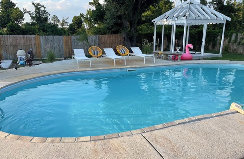 Pretty Bayou House | nPrivate Bungalow with pool across the street from bay! 5 min to the beach.