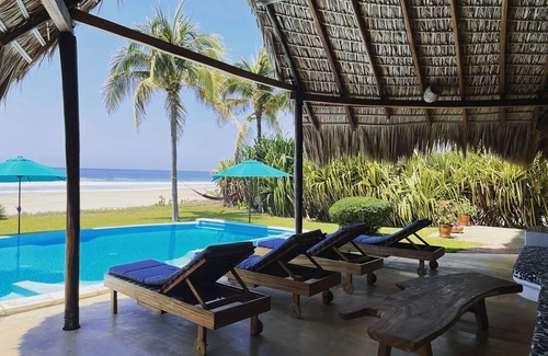 Santa Maria Colotepec Villa | nPrivate Oceanfront Villa with Pool Ideal for Groups & Families Stunning Views n