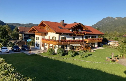 Wallgau Apartment | "Nr. 1" apartment Soiern, 2 bedrooms, shower and bath, WC - Geierstanger, country house
