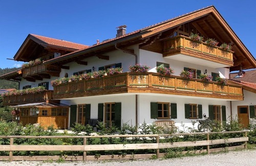 Wallgau Apartment | "Nr. 1" apartment Soiern, 2 bedrooms, shower and bath, WC - Geierstanger, country house