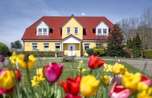 Kuehlungsborn Apartment | Nr. 5 Fewo Scheune/Meerblick - Ferienhof am Leuchtturm mit Meerblick OFC 04