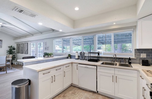 West San Antonio House | Nr Sea World Hot Tub | Yard BBQ Fire Pit Swing Set