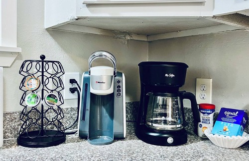 Southgate Apartment | NRG/Med Center Cozy Chic City Condo