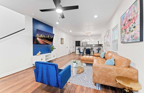 Southeast Houston House | NRG MedCenter 2BD/2.5BA w FencedYard & King Bed