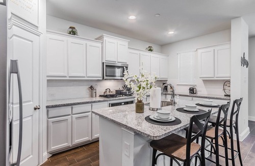 North Richland Hills House | NRH Two-Story Oasis 🏡King 👑 Bed + Garage🚗!