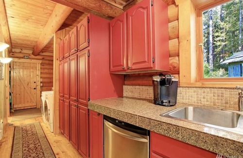 Cle Elum Cabin | Nshira’s Rest | Cabin In The Woods | near trails, lakes
