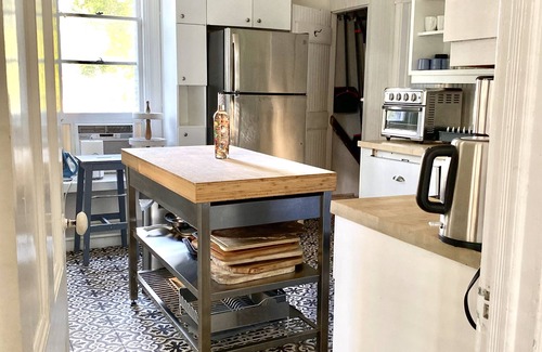Sag Harbor House | nStylish home + Pool House walk to town/jitney/park