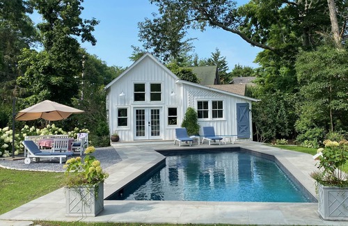 Sag Harbor House | nStylish home + Pool House walk to town/jitney/park