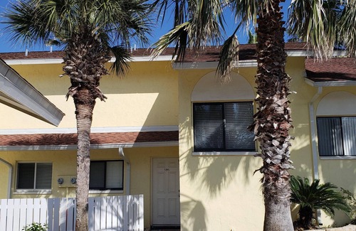 St. Augustine Beach House | Nt of Lights!6 MIN WALK TO BEACH HEATED POOL & TENNIS 2BR, 2.5BA 5-star Reviews