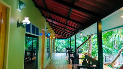 Cherngtalay Bed & Breakfast | Nua Tone Resort Bang Tao & Cafe