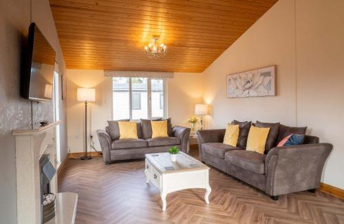 Wilberfoss House | Nualas Lodge Private Hot Tub Escape