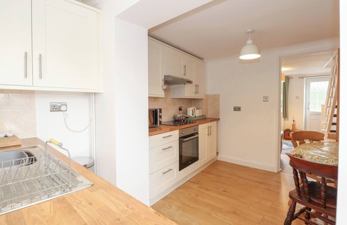 Downham Market Cottage | NUB END, character holiday cottage, with a garden in Downham Market