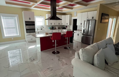 Manteo House | Nueva y Elegante Casa a 1 Milla del Dowtown y 6 Millas de las Playas OBX