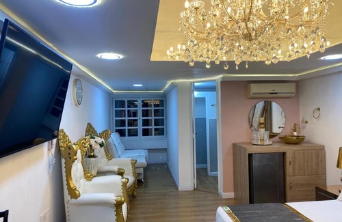 Zona Rosa Apartment | Nuevo y lujoso apartamento por el lleras (en el poblado)