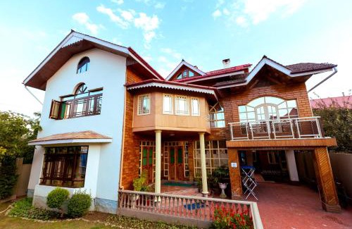 Srinagar House | Nuh Villa - Luxury stay with Kashmiri Warmth