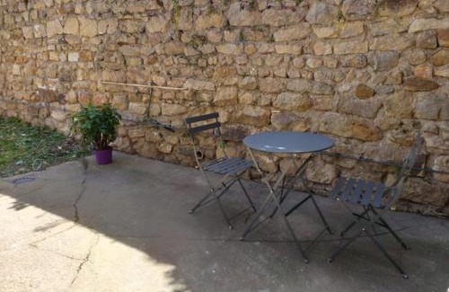 Saint-Christophe-en-Brionnais Apartment | Nuit romantique