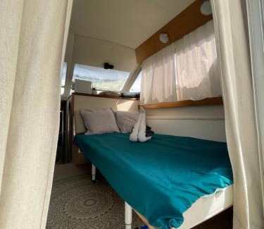 Valence Boat Rental | Nuit insolite et cocon