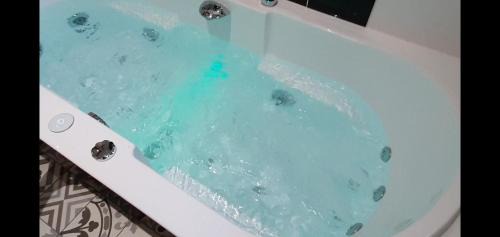 Rouen City Centre Apartment | Nuit Zen Rouen - Jacuzzi - Centre Historique