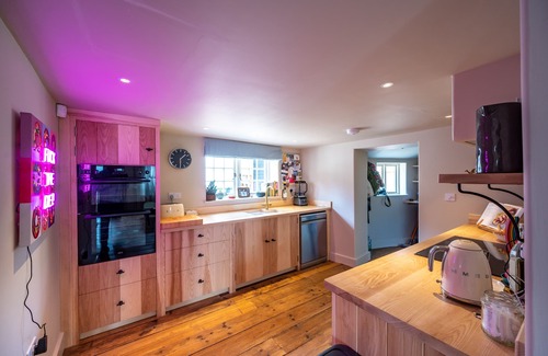 Holt House | Number 27 - luxury cottage in the heart of Holt with parking & courtyard garden