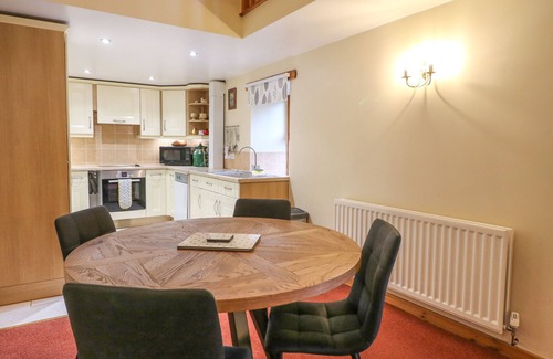 Newton Grange Cottage | NUMBER 3, family friendly, character holiday cottage in Biggin