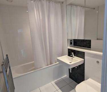 Hemel Hempstead Apartment | Number 43 Elite Apartment - Top Floor - Free Parking