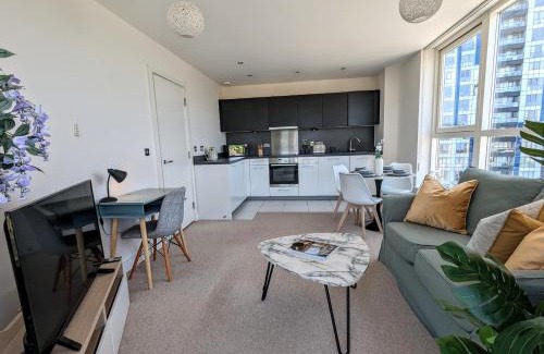 Hemel Hempstead Apartment | Number 43 Elite Apartment - Top Floor - Free Parking