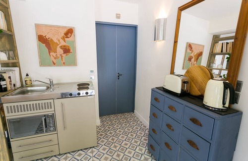 Llanfaethlu Cottage | Number 69 - a coastal that sleeps 2 guests in 1 bedroom