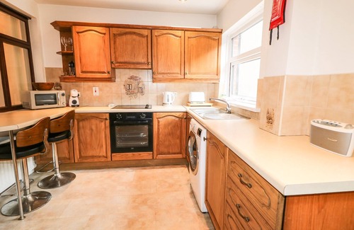 Belfast Cottage | NUMBER 91, pet friendly, with open fire in Belfast, County Antrim