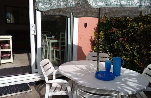 Paignton Apartment | Number Nine is a coastal snug in a quiet area, just a short walk to the shore.