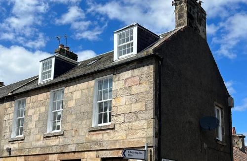 Leven Apartment | Number Twenty Six - 2 miles from Elie Beach - 15mins to St Andrews