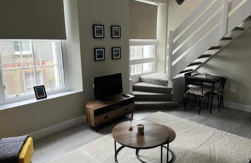 Leven Apartment | Number Twenty Six - 2 miles from Elie Beach - 15mins to St Andrews