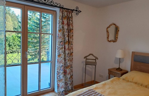 Sankt Wolfgang im Salzkammergut House | "Nussensee" holiday flat with mountain views, shared terrace and Wi-F