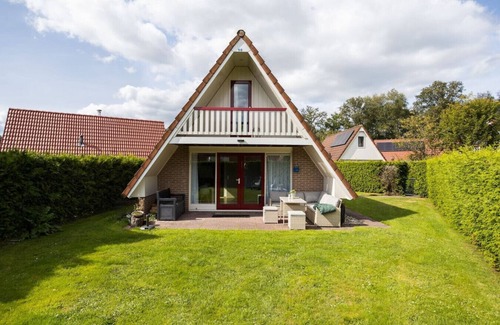 Zwiggelte House | Nuthatch I Lovely Cottage with Fireplace